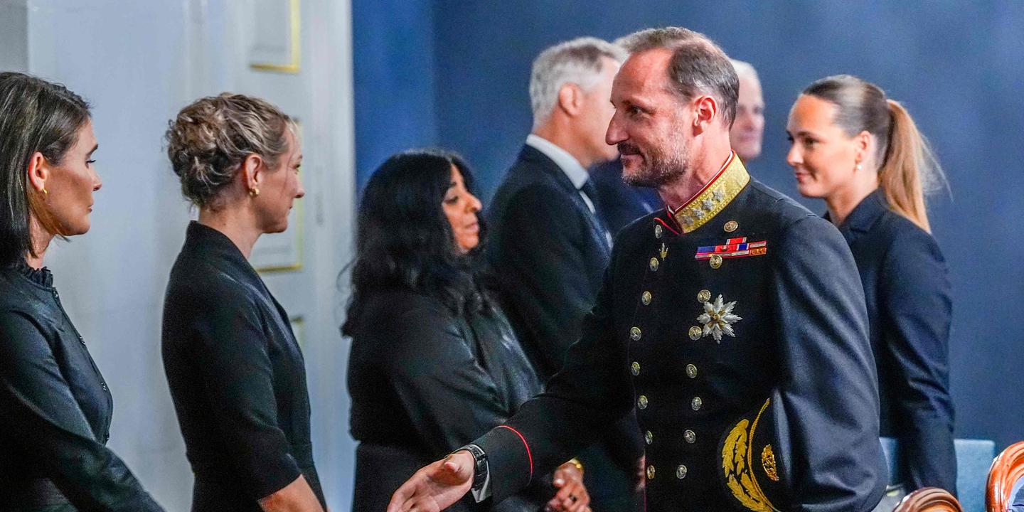 Haakon VIII devient le nouveau roi de Norvège après la mort de son père, Harald V