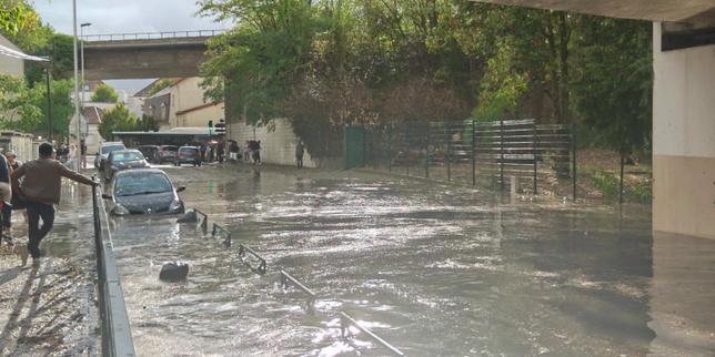 Arbres arrachés, routes inondées… Un violent orage s’abat sur l’Ile-de-France, provoquant des dégâts matériels et de fortes perturbations dans les transports