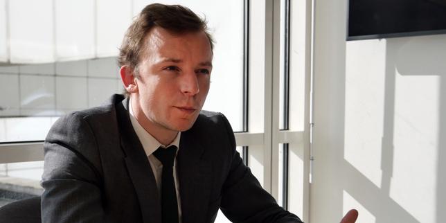 L’arrivée de Charles Sapin, directeur adjoint de la rédaction de « Valeurs actuelles », comme éditorialiste politique sur France Inter provoque l’indignation des syndicats de Radio France