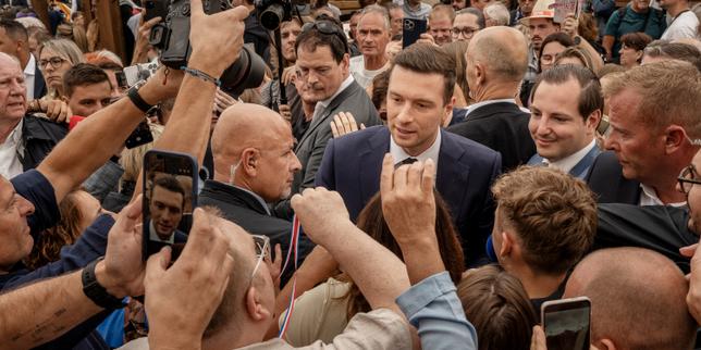 Voile, retraites : le malaise perceptible de Jordan Bardella vis-à-vis du programme présidentiel de Marine Le Pen