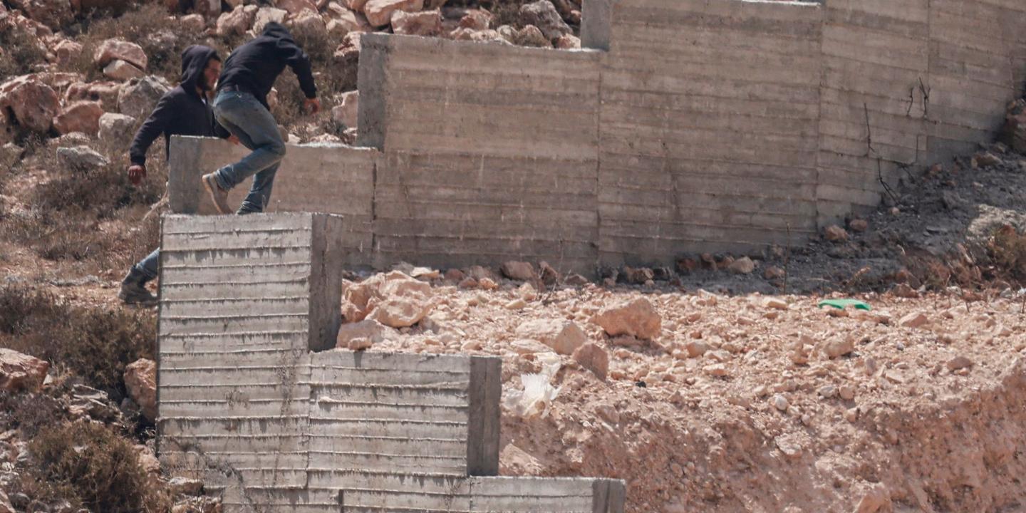VIDÉO. En Cisjordanie occupée, des colons israéliens attaquent le village de Qusra