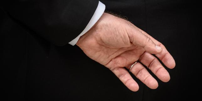 « L’évolution de François Hollande marque la fin du cycle mitterrandien, son enterrement par l’un de ceux qui ont échoué à reprendre le flambeau et se sont bercés d’illusions »
