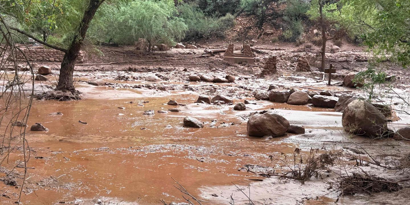 Les images de la crue soudaine dans le parc du Grand Canyon, en Arizona