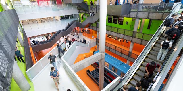 Au Canada, les étudiants étrangers délaissent les universités après le resserrement des conditions d’immigration