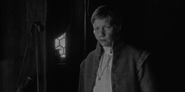 Dans « Rose », Sandra Hüller, récompensée par l’Ours d’argent à la Berlinale, endosse le rôle d’un homme pour gagner la confiance de villageois