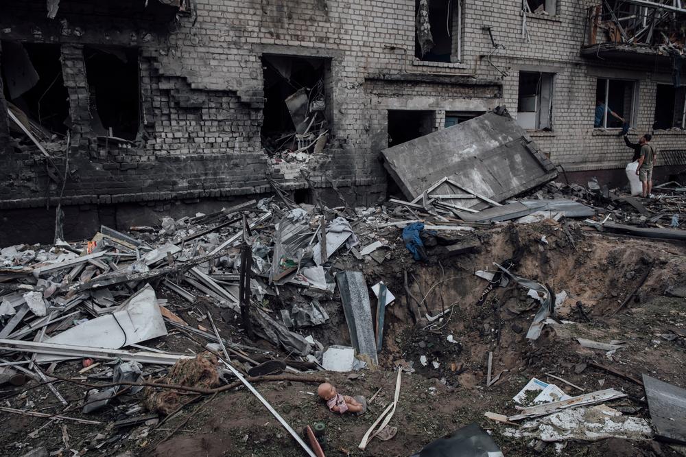 Sur les lieux d’une frappe russe survenue au milieu de la nuit, à Boryspil, dans l’oblast de Kiev, le 1ᵉʳ  septembre 2026. - ADRIEN VAUTIER/LE PICTORIUM POUR « LE MONDE »