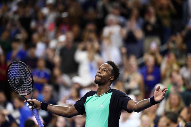 Gaël Monfils célèbre sa victoire face au Paraguayen Adolfo Daniel Vallejo au 1ᵉʳ tour de l’US Open, à New York, le 1ᵉʳ septembre 2026. - CHARLY TRIBALLEAU/AFP