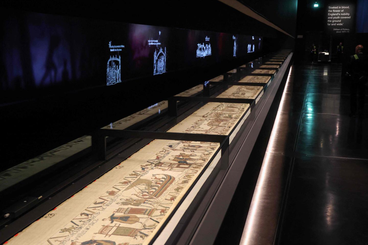 Une « rupture de deux fils » de la tapisserie de Bayeux constatée après son transfert à Londres, mais aucune « dégradation majeure »