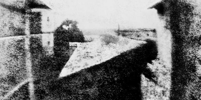 « Point de vue du Gras » de Nicéphore Niépce, première photo de l’histoire, revient en France pour le bicentenaire de la photographie