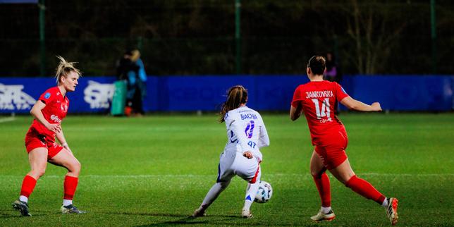 « Aujourd’hui, avoir une section professionnelle, c’est du mécénat » : la galère des équipes féminines de football pour survivre dans l’élite
