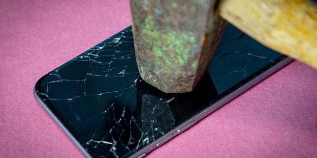 Une majorité des fabricants de smartphones ne respectent pas leurs obligations d’information en matière de réparation et de durabilité