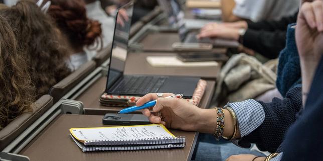 « Voulez-vous éteindre les Lumières ? » : la réplique d’un collectif d’enseignants-chercheurs aux attaques contre les universités