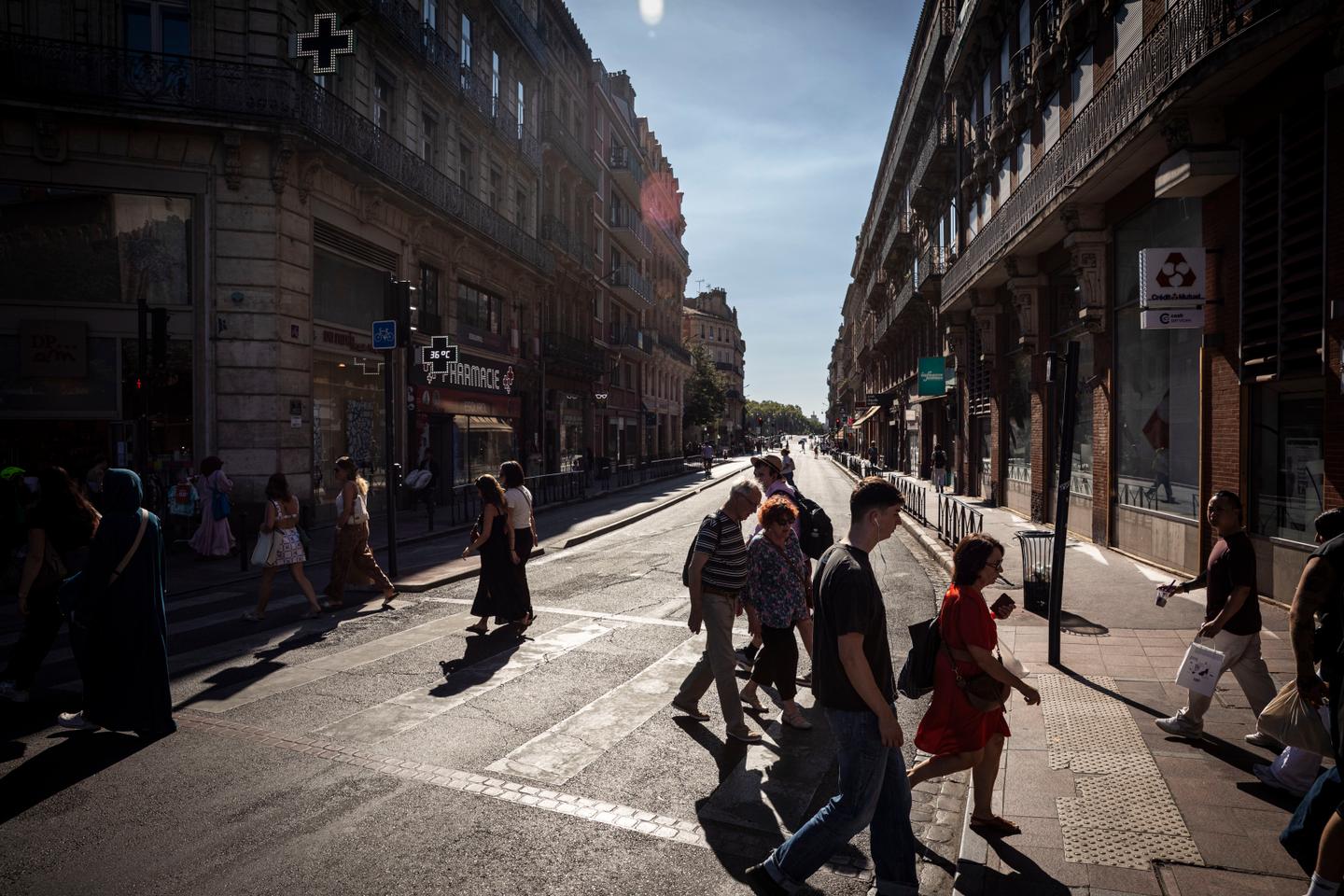 'I'm not going to just sit and watch TV': Residents adapt to new heatwave peak in Toulouse