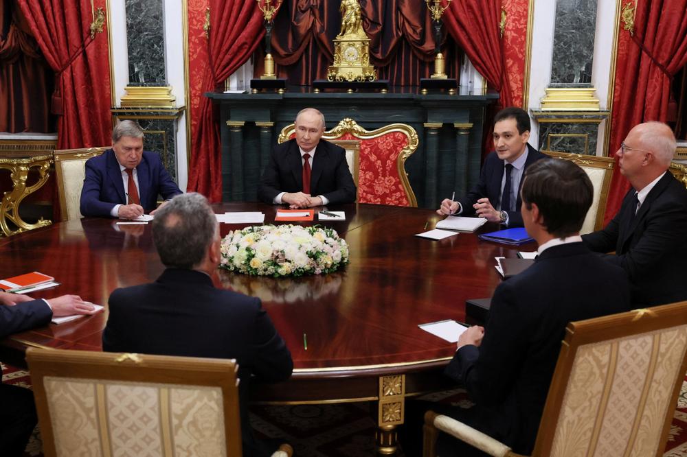 Lors de la rencontre entre Vladimir Poutine, Yuri Ushakov, Kirill Dmitriev, Steve Witkoff et Jared Kushner, au Kremlin, à Moscou, le 5 septembre 2026. - MIKHAIL METZEL/SPUTNIK VIA REUTERS