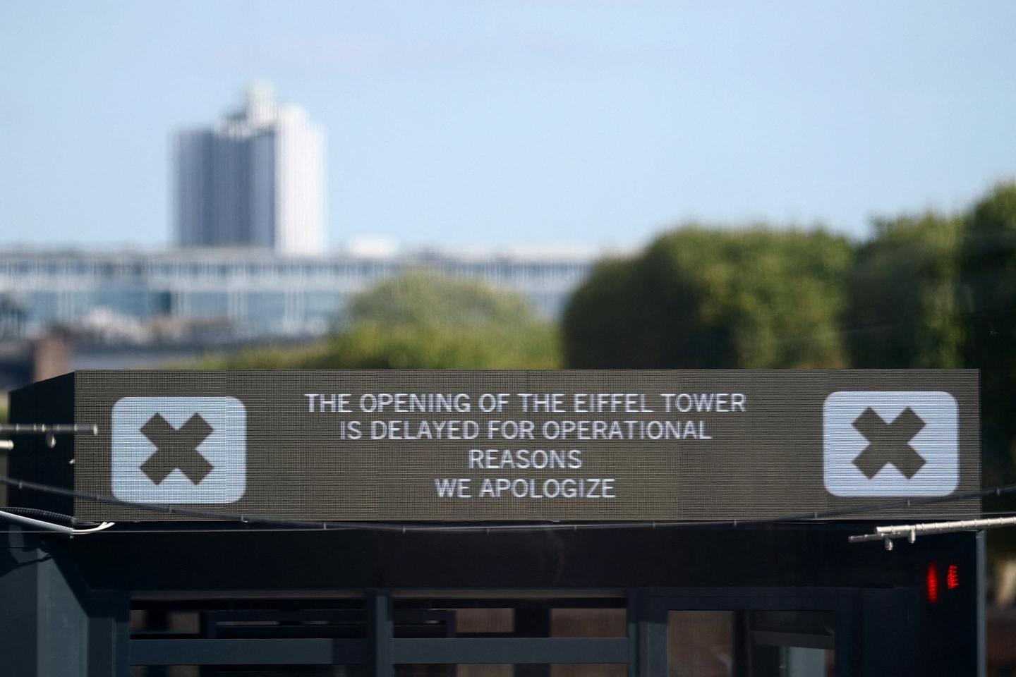 Eiffel Tower closed in row over women removed for Hindu group