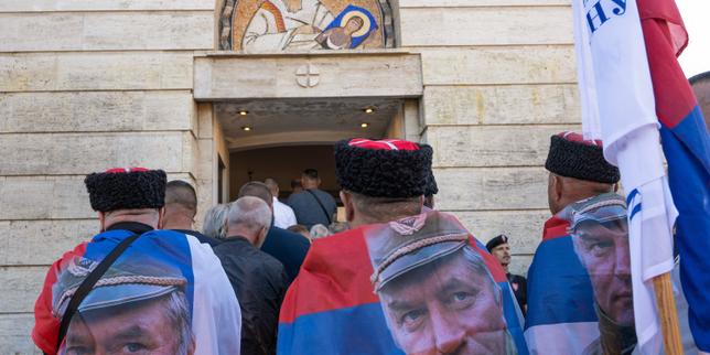 A Belgrade, des milliers de Serbes rendent hommage à Ratko Mladic, général serbe condamné pour génocide