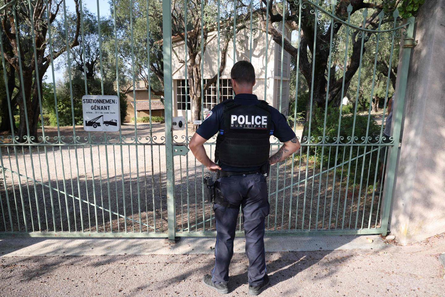 Thieves steal Renoir works worth €9 million in French Riviera museum break-in