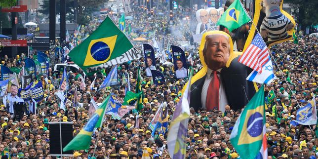 Au Brésil, Flavio Bolsonaro réunit des milliers de partisans, près d’un mois avant l’élection présidentielle