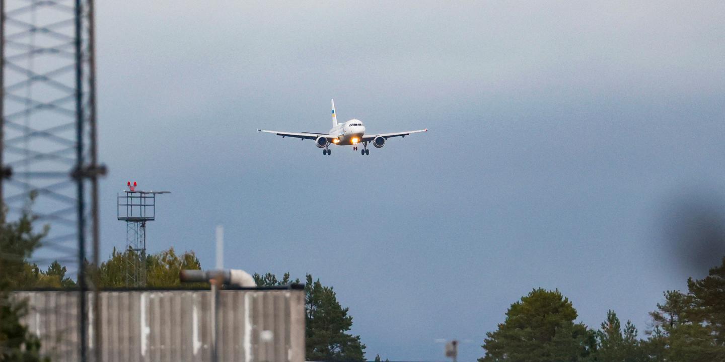 EN DIRECT, guerre en Ukraine : l’avion qui transportait Volodymyr Zelensky vers Oslo mardi a failli être percuté par un drone, selon le premier ministre norvégien