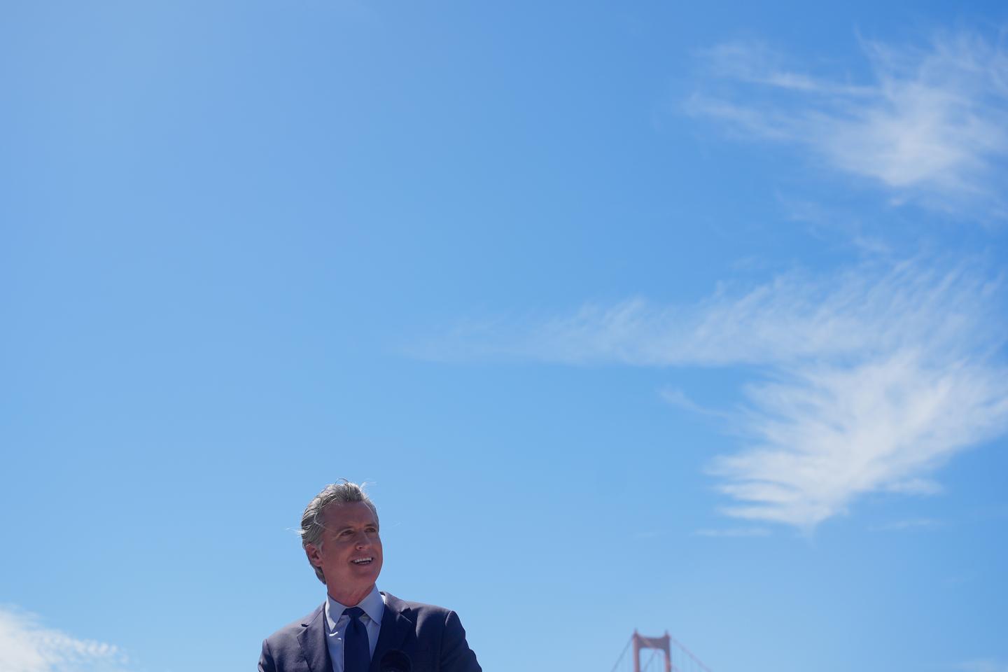 Redes sociales: el gobernador de California, Gavin Newsom, firma un paquete de leyes para proteger a menores de 16 años de las adicciones