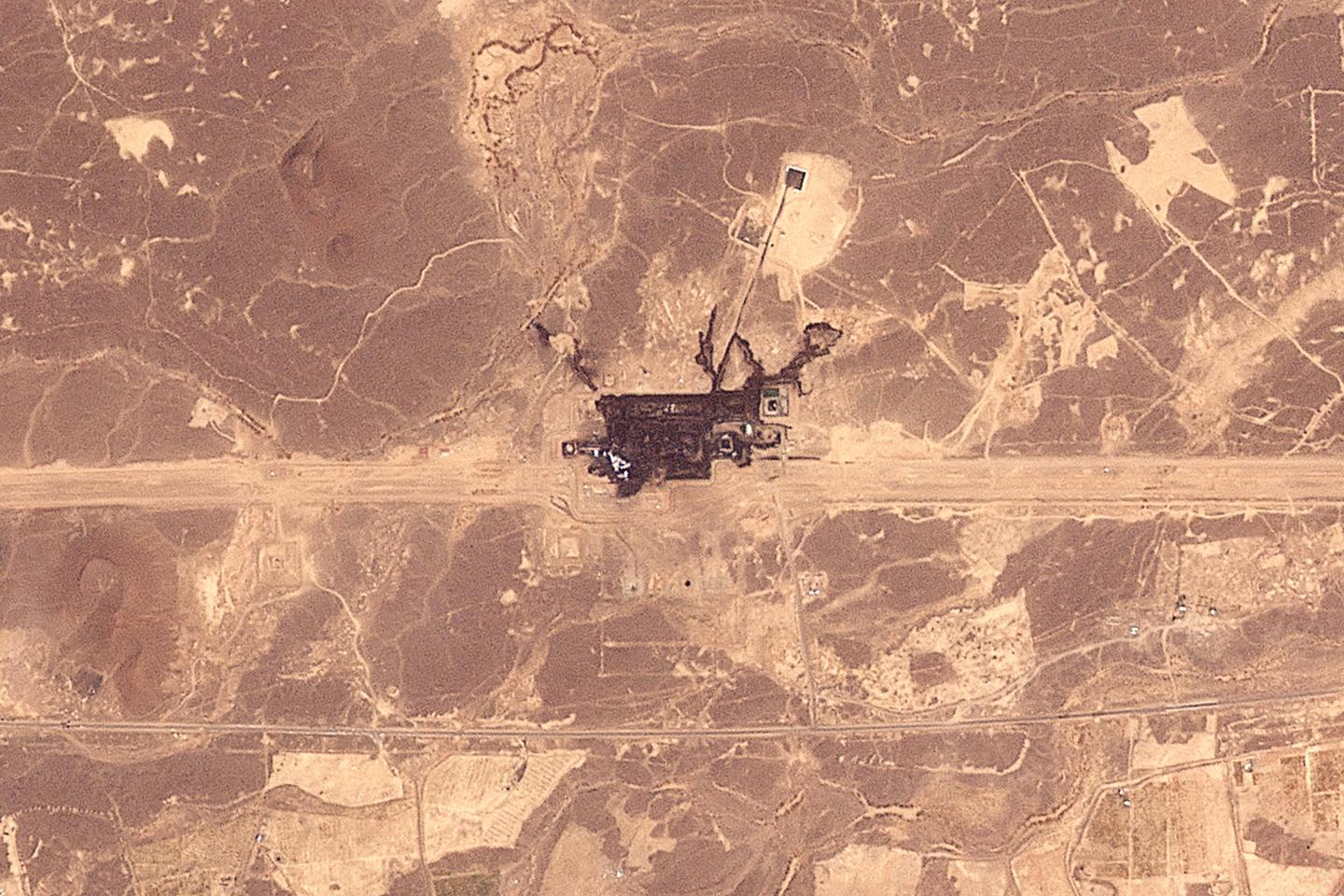 Oleodotto Est-Ovest in Arabia Saudita chiuso dopo attacchi da Iraq, fumo nero visibile da satellite