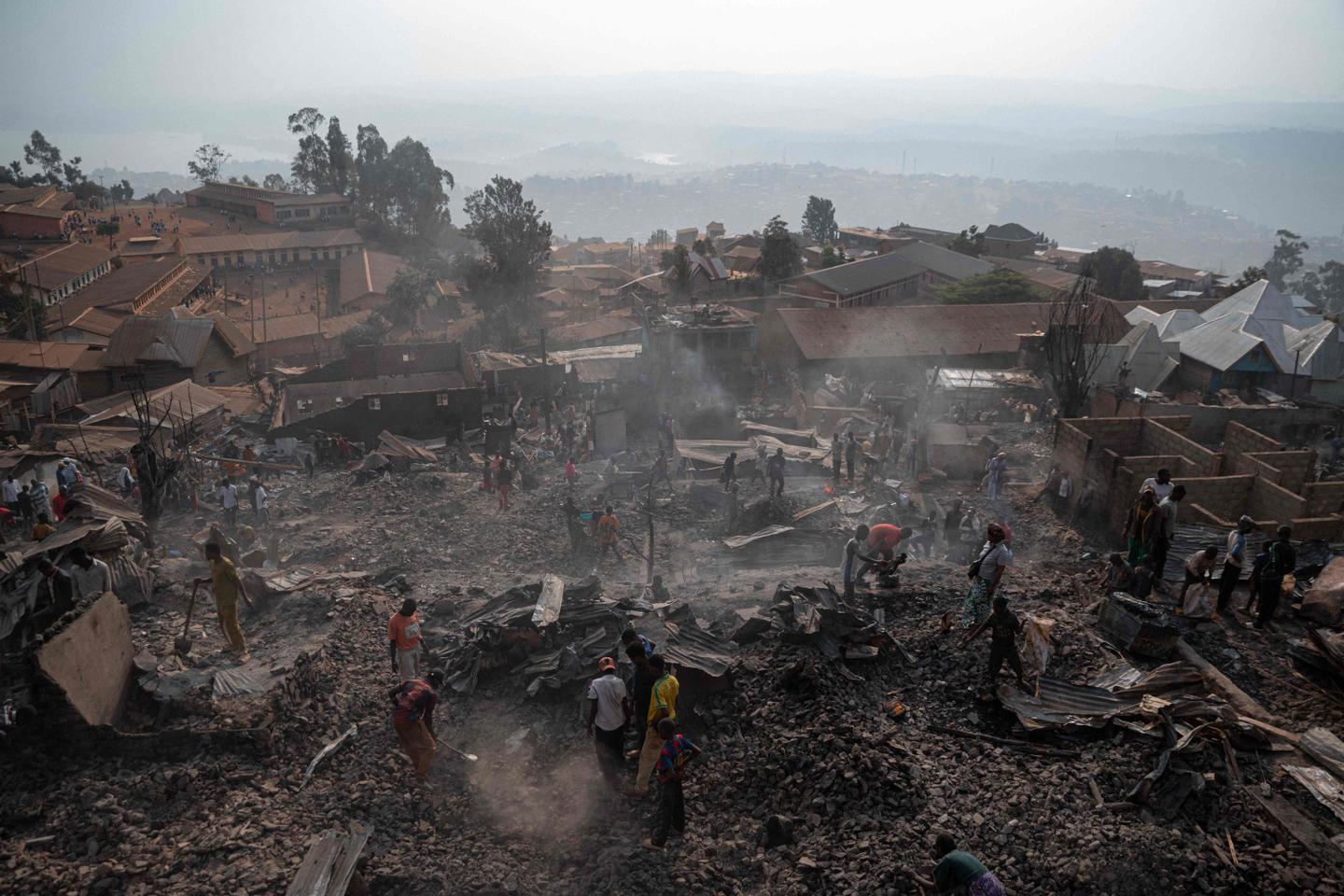 Incendio in una scuola di Bukavu, RDC, con almeno 26 bambini morti in calca
