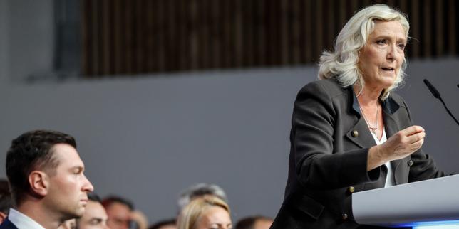 Keppinautar Le Pen í Frakklandi herja á utanríkisstefnu hennar