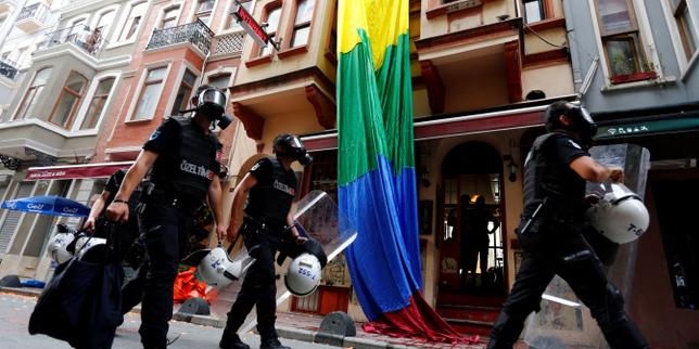 En Turquie, une opération policière sans précédent contre la communauté LGBT+