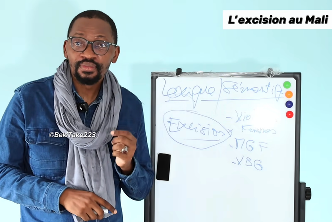Capture d’écran d’une vidéo postée le 24 août 2026 sur le compte YouTube de Voix d’Afrique, dans laquelle l’influenceur malien Abdoul Niang plaide pour le droit d’exciser les femmes.