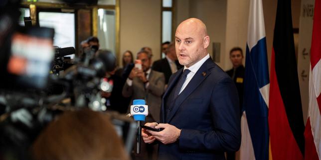 France agrees to open talks with Latvia on nuclear deterrence