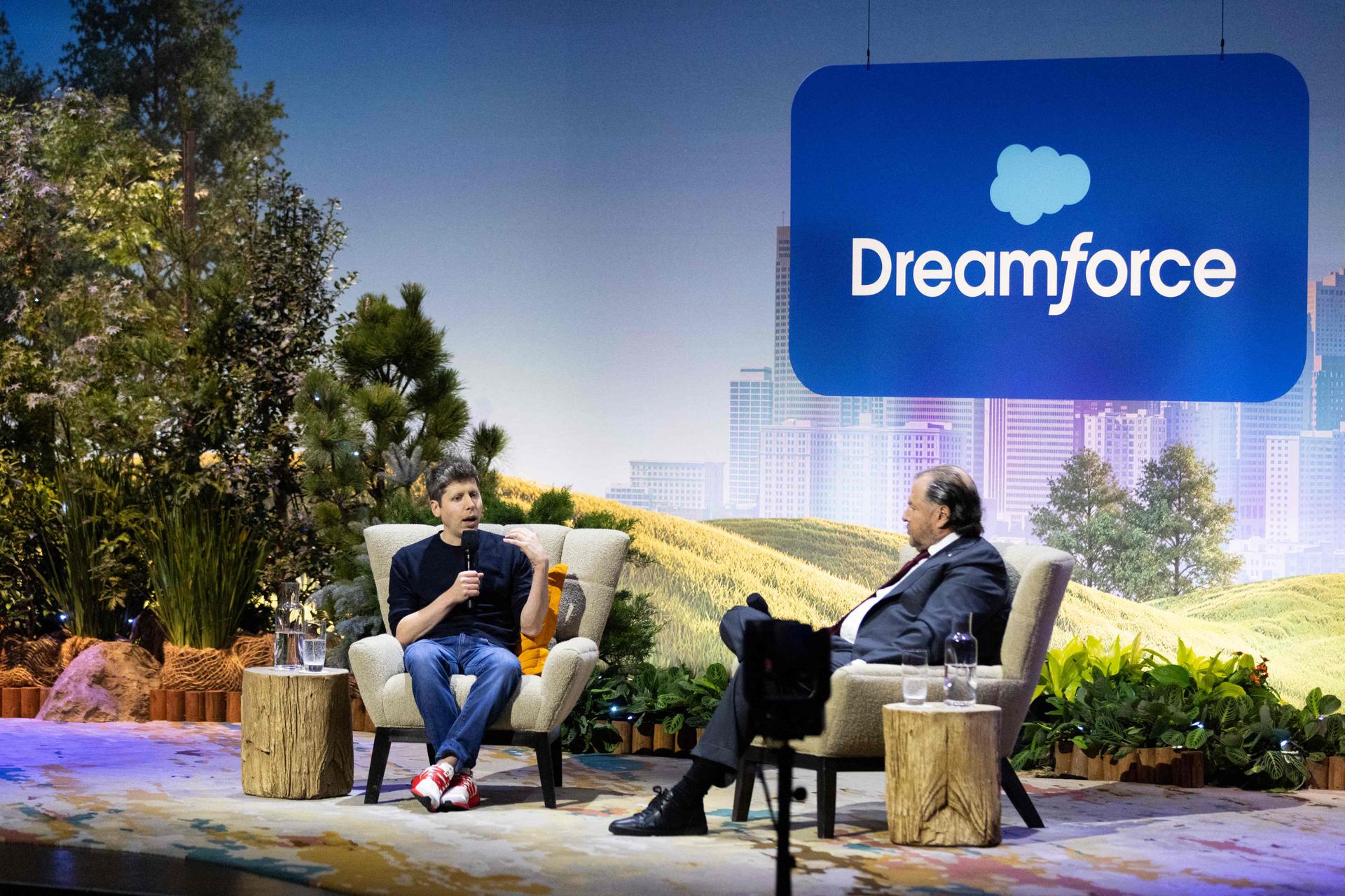 Le PDG d’OpenAI, Sam Altman (à gauche), à San Francisco (California), le 15 septembre 2026.