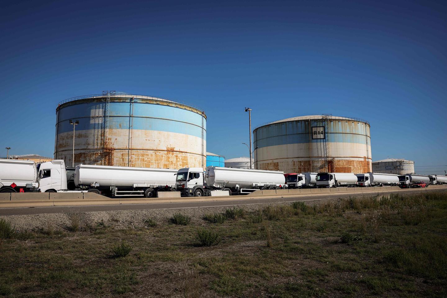 Oil prices and rising interest rates push French public finances further into red