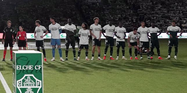 Kylian Mbappé, Vinicius et Ibrahima Konaté dissimulent en partie un message de soutien aux habitants de Ceuta avant un match du Real Madrid