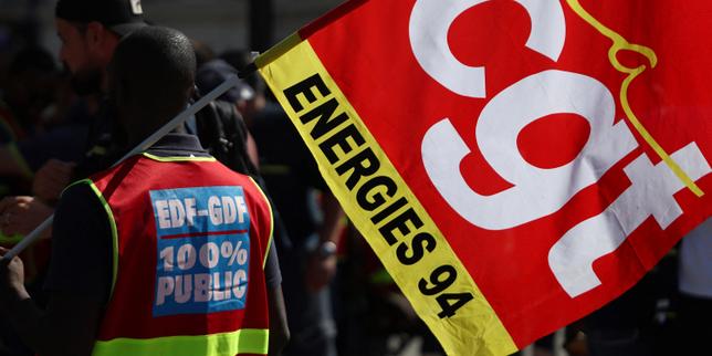 Grève des électriciens et gaziers : les syndicats suspendent leur mouvement pour le maintien du « tarif agent », après le recul du gouvernement