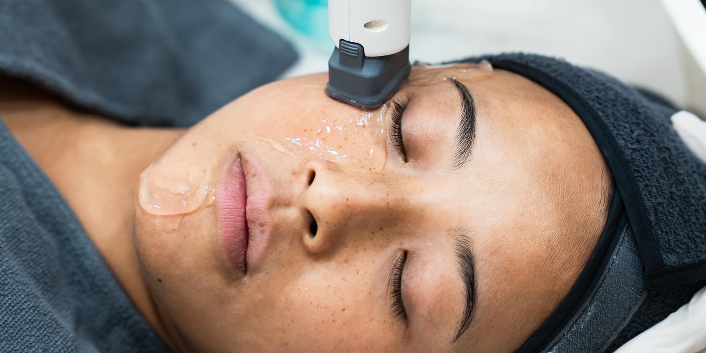 « On me dit toujours que je fais 25 ans » : en quête d’une peau parfaite, elles partent en Corée du Sud pour des traitements dermatologiques de pointe