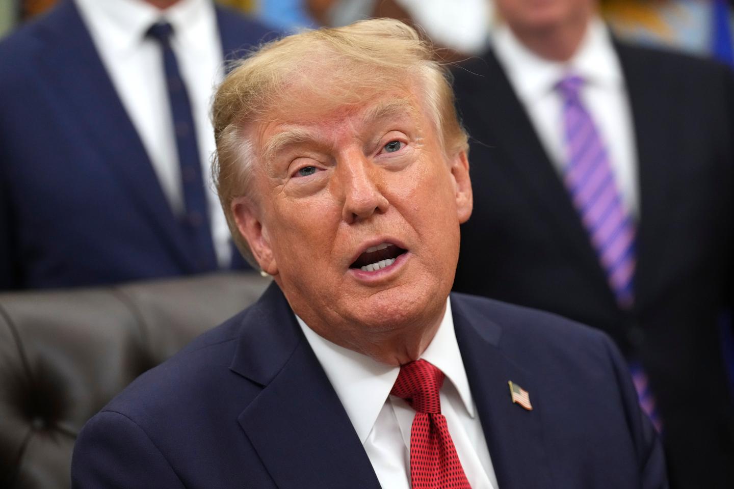 Guerre en Ukraine : Donald Trump signe la loi Graham, permettant de nouvelles sanctions contre la Russie