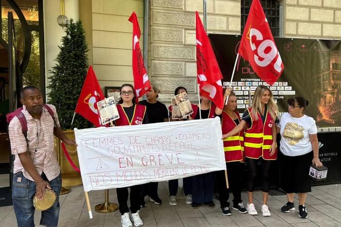 Les femmes de chambre de l’hôtel L’Impérator, lors de leur mouvement de grève, à Nîmes, le 18 septembre 2026. - MAYA BALDOUREAUX-FREDON/RADIO FRANCE/MAXPPP