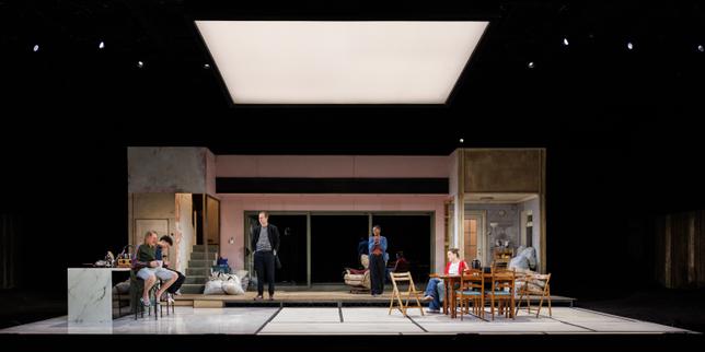 Au Théâtre de la Ville, à Paris, Alexander Zeldin recycle mal la tragédie de Sophocle dans « The Other Place, After Antigone »