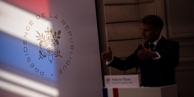 La Vᵉ République, entre « dissolution » et hyperpersonnalisation