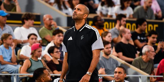 Tony Parker, pour ses débuts sur le banc de l’Asvel, s’incline face à Roanne et à son frère TJ