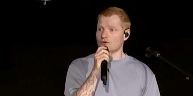 Ed Sheeran admits to having committed "mistakes", at the first concert given since the escape of his tour of pro-Palestinian rapper Macklemore
