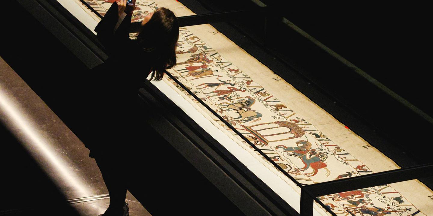 La tapisserie de Bayeux sera exposée sur une table inclinée à son retour de Londres
