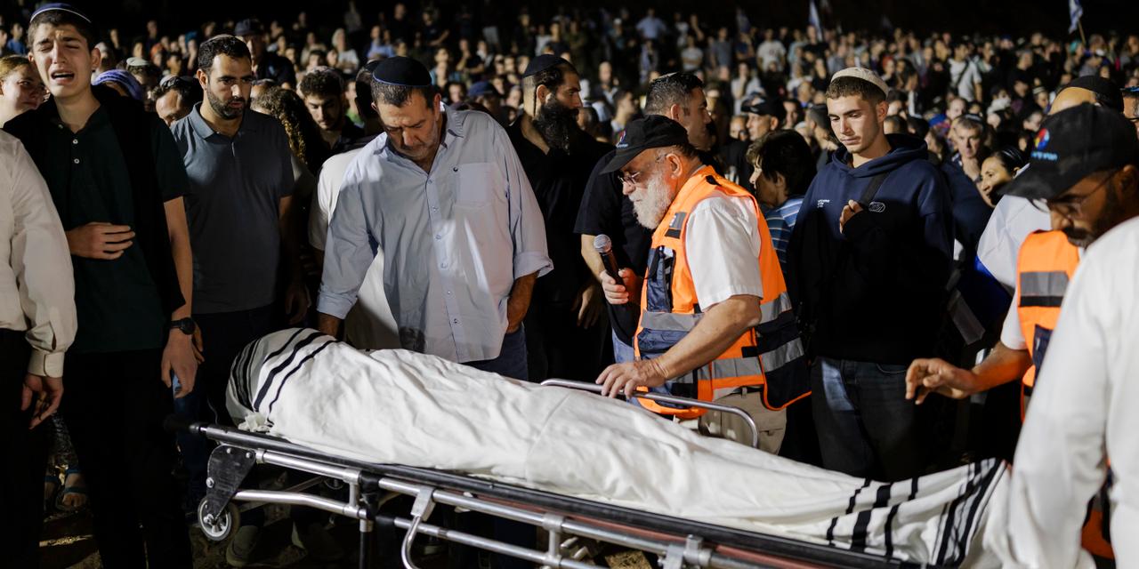 Colonie de Eli Zahav, Cisjordanie occupée, le 21 septembre 2026. Enterrement de Nathaniel Yehonatan Shakron, 46 ans, père de 6 enfants tués lors d'une attaque qualifiée de terroriste l'avant veille, alors qu'il se rendant avec son fils dans une piscine naturelle.