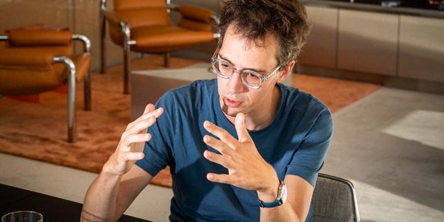 Arthur Mensch, de Mistral AI : « Laisser les modèles d’IA aux Américains et aux Chinois placerait l’Europe dans une dépendance sans équivalent dans l’histoire des civilisations »