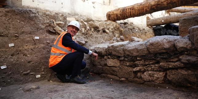Ancient wall discovered in Paris, possibly confirming city's original settlement