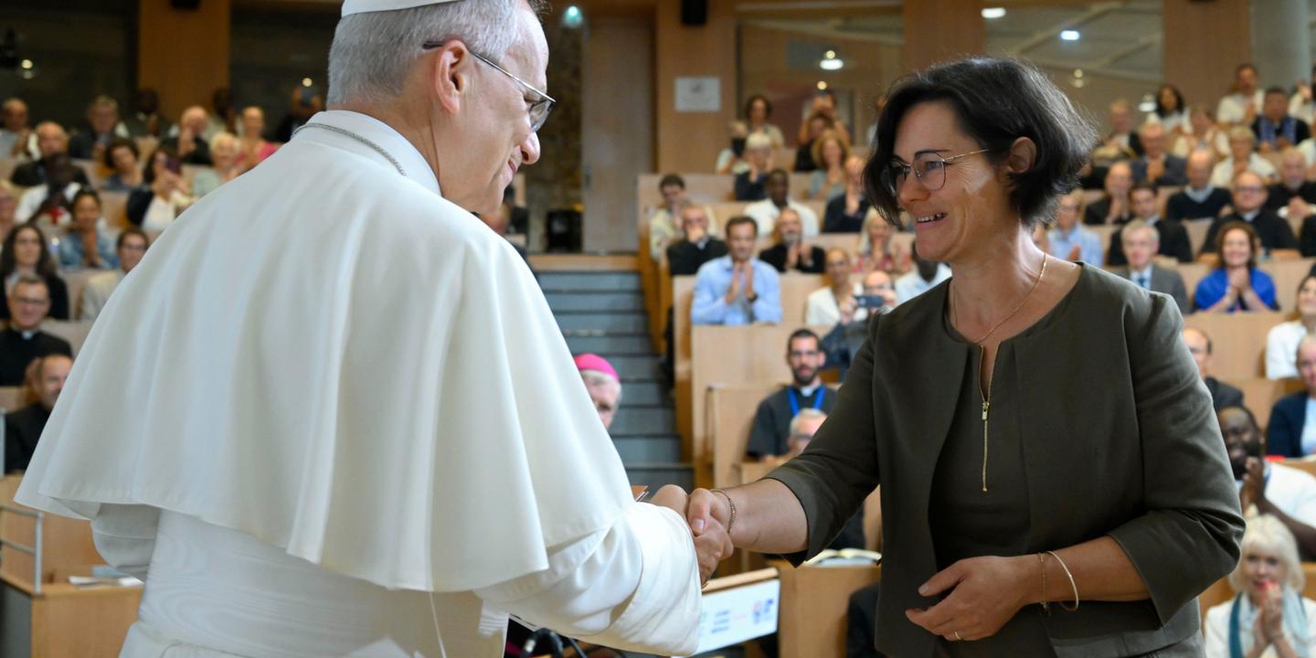 Visite du pape à Paris : à « la Catho », Léon XIV s’adresse aux nouveaux et futurs baptisés, en disant sa « grande gratitude pour l’œuvre imprévisible de Dieu »