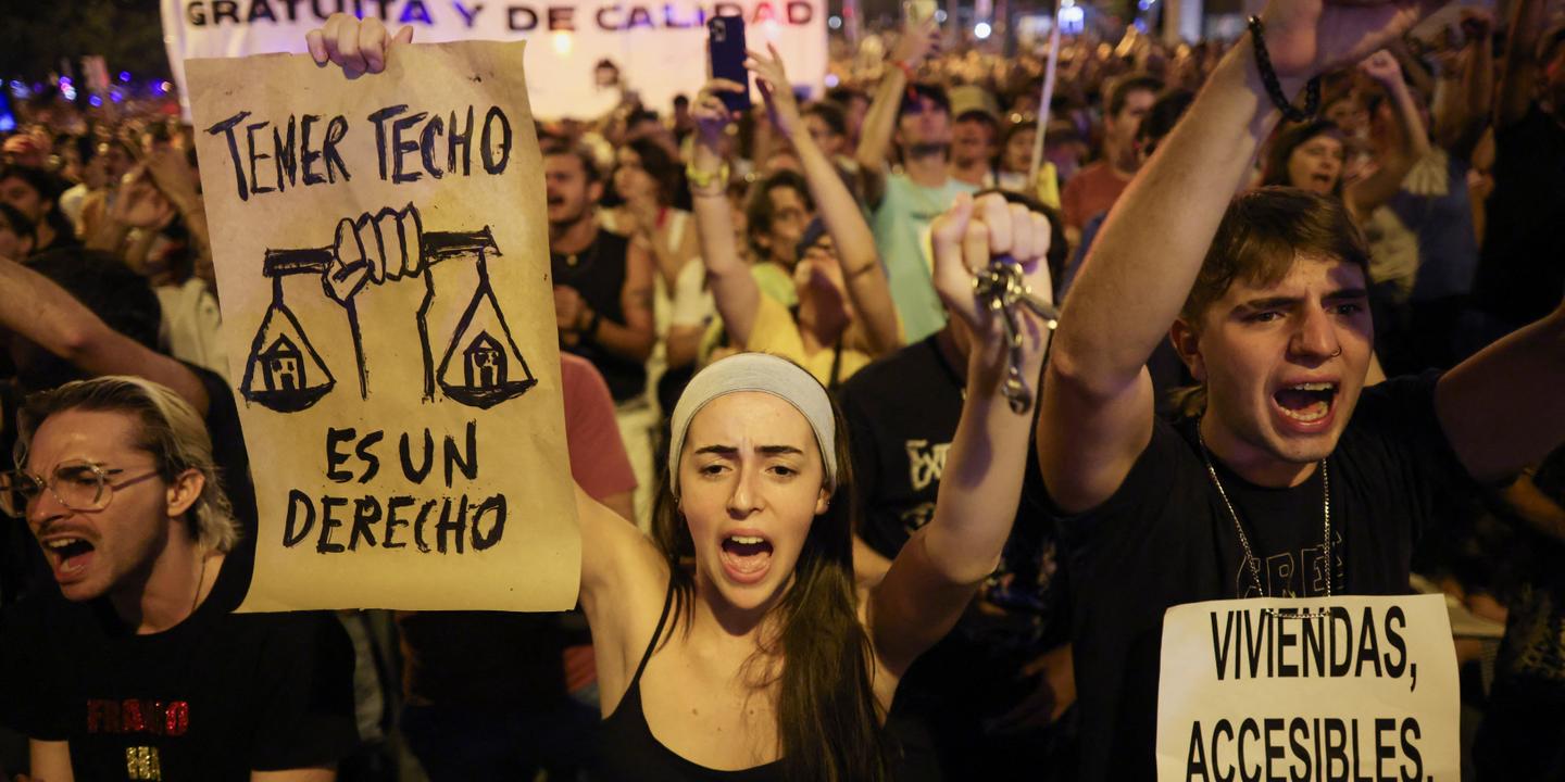 Des manifestants protestent contre la crise du logement à Madrid