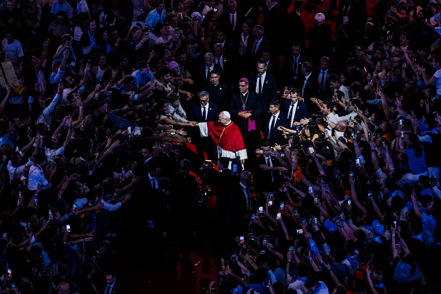 Visite du pape : au Stade de France, Léon XIV célèbre le « combat » pour « la foi », qui « n’utilise pas les armes de la violence, du mépris ou de l’oppression »