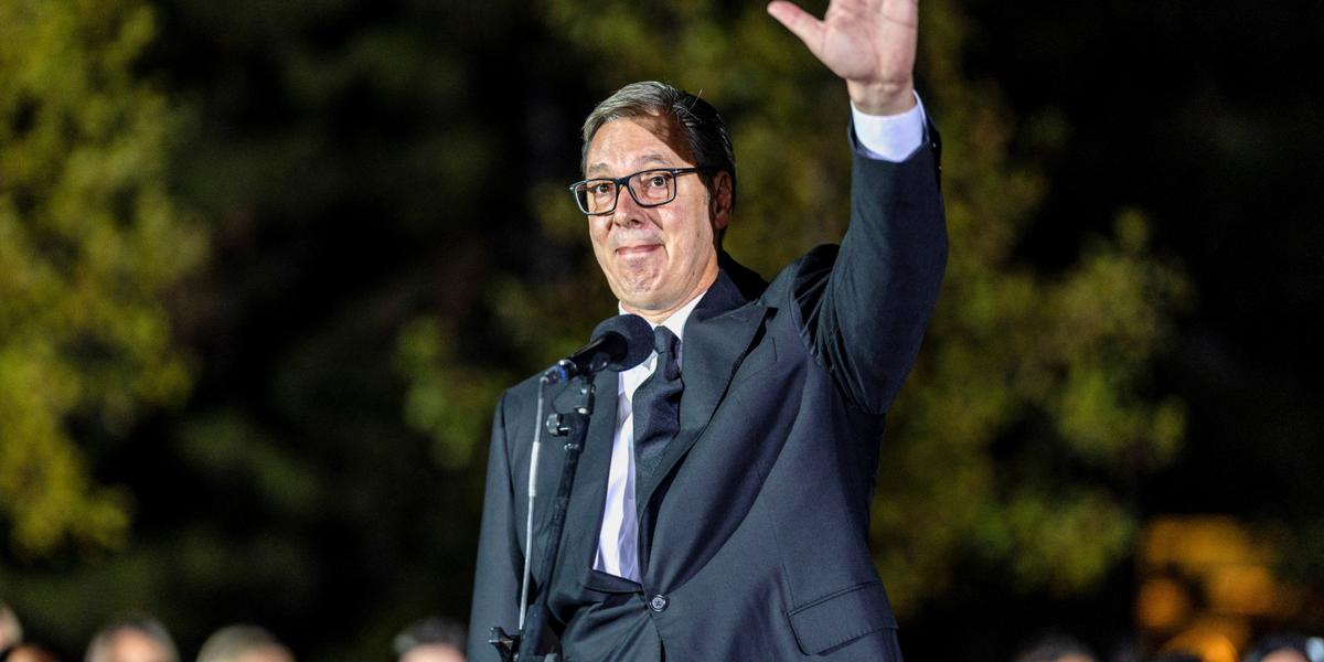 En Serbie, le président, Aleksandar Vucic, démissionne et brigue le poste de premier ministre