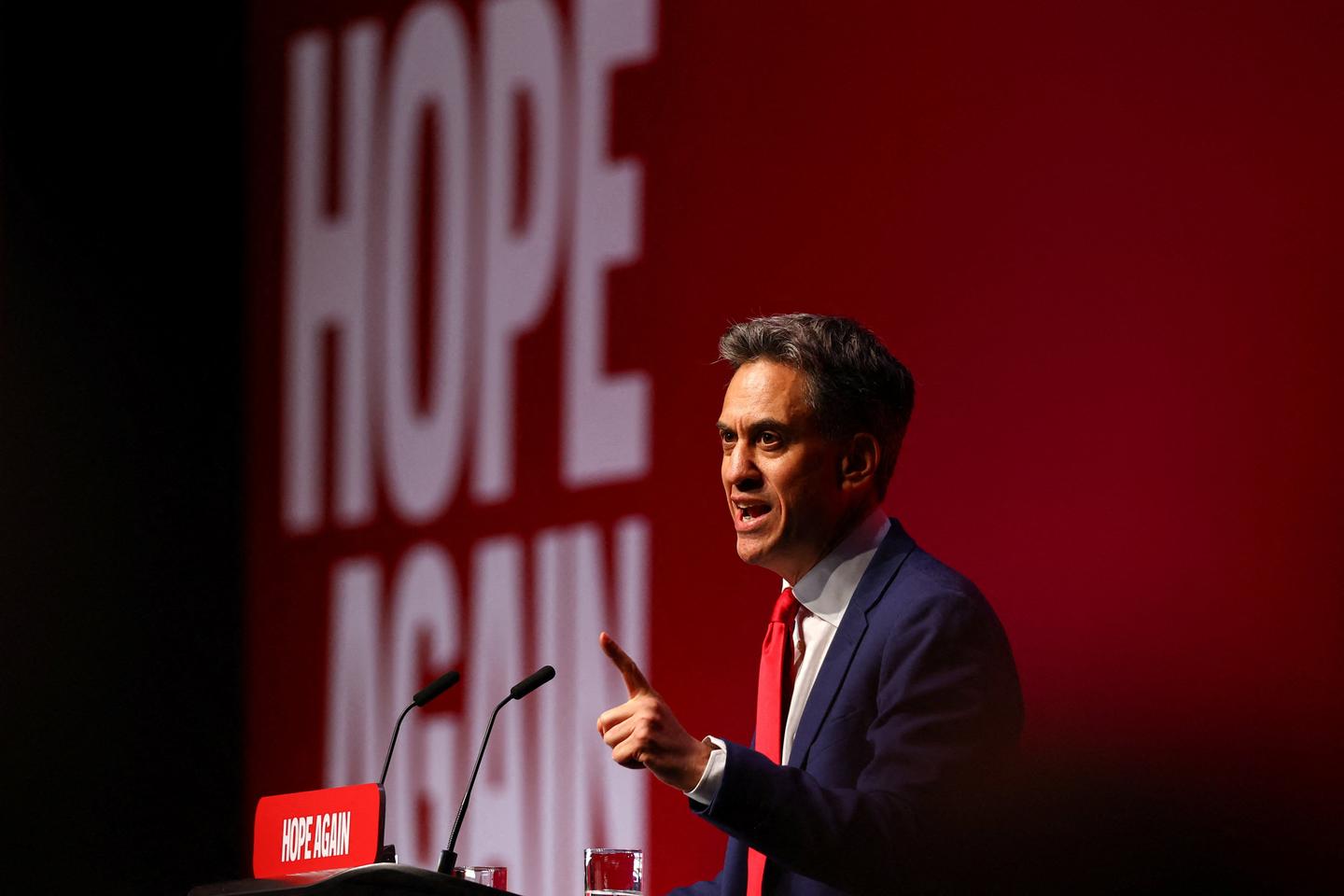 « Avec Andy [Burnham] nous avons revu notre approche » sur Israël : devant les militants travaillistes, Ed Miliband veut tourner la page Starmer